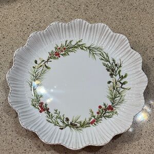 The Farmhouse by Rachel Ashwell Wreath Scalloped Holiday Plate